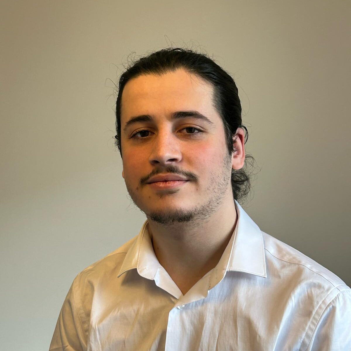 Youcef Sarni, Growth Engineer chez Officéo